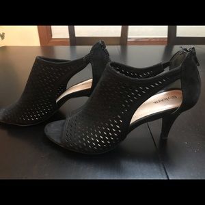 Black open toed bootie size 7M, 2 3/4 heel